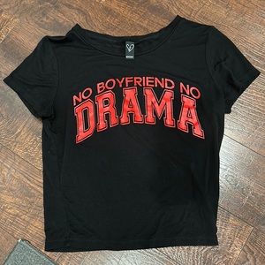 NO BOYFRIEND NO DRAMA CROP TEE